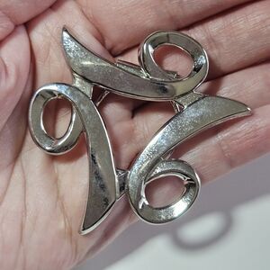 Jeri-Lou Silver Tone Vintage Abstract Scarf Clip